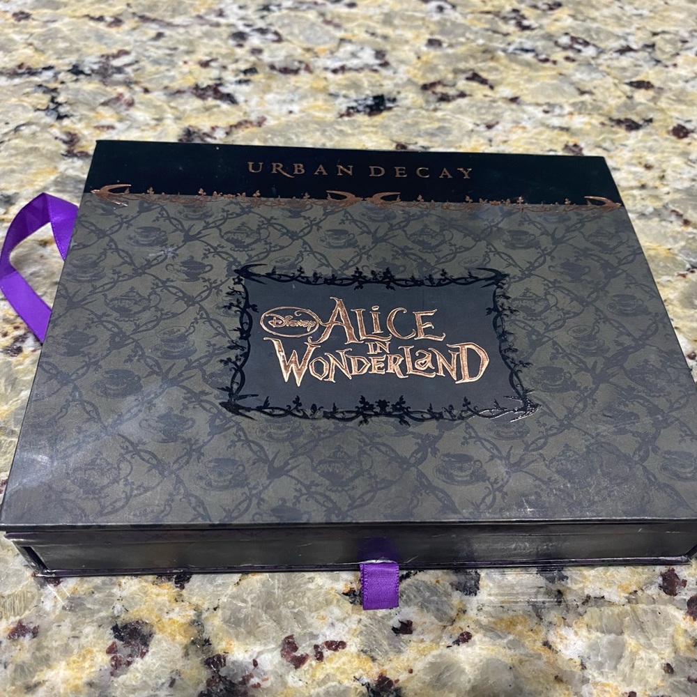 Urban Decay Alice in Wonderland Palette